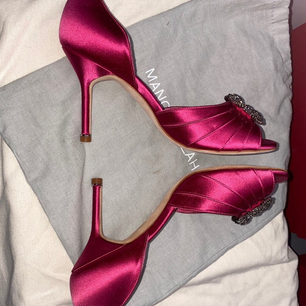 Manolo Blahnik Hangisi Satin D'Orsay pump - Picture 7 of 10